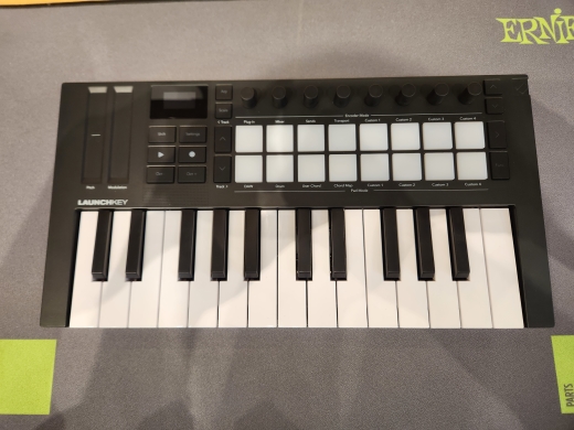 Novation Launchkey Mini Mk4 25-Key MIDI Controller | Long